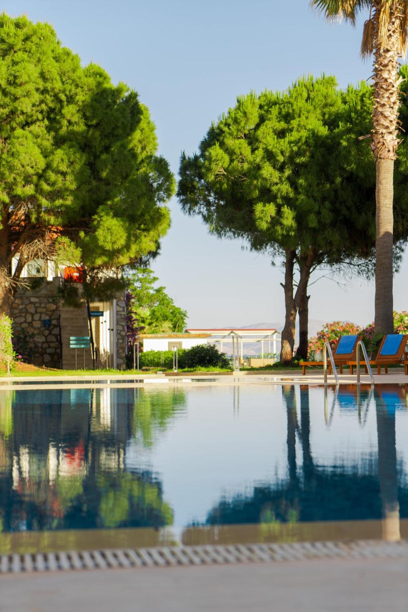 Feri Surf Club Hotel Datca Exterior photo